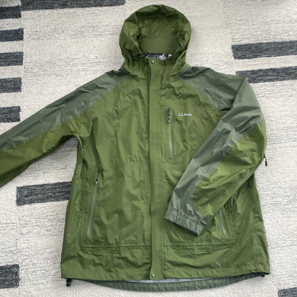 LL BEAN men’s waterproof rain jacket